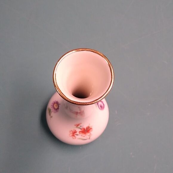 Vintage Holley Ross Wild Rose Floral White Vase with Gold Trim Accents - Picture 4 of 6